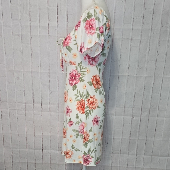 Ambiance Floral Blouse in Pink and Green - Picture 7 of 10